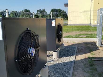 Pompy ciepła przy szkole w Zabłociu